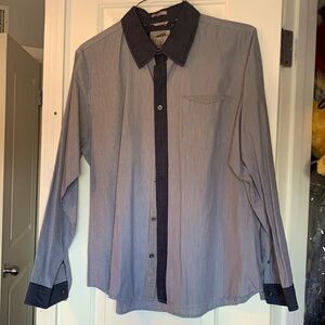 Guess Men’s Contrast Collar / Cuffs Button Down Pin Striped Dress Shirt. XL
